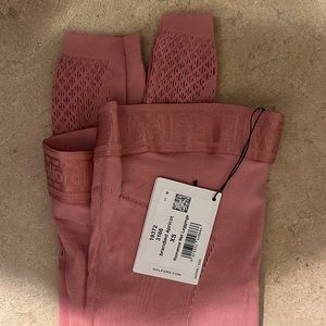 Brand new WOLFORD leggings. Size XS. It’s a pink tone. Color: brandied apricot.
